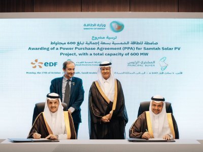 السعودية ترسي 5 مشروعات طاقة متجددة باستثمارات 2.4 مليار دولار