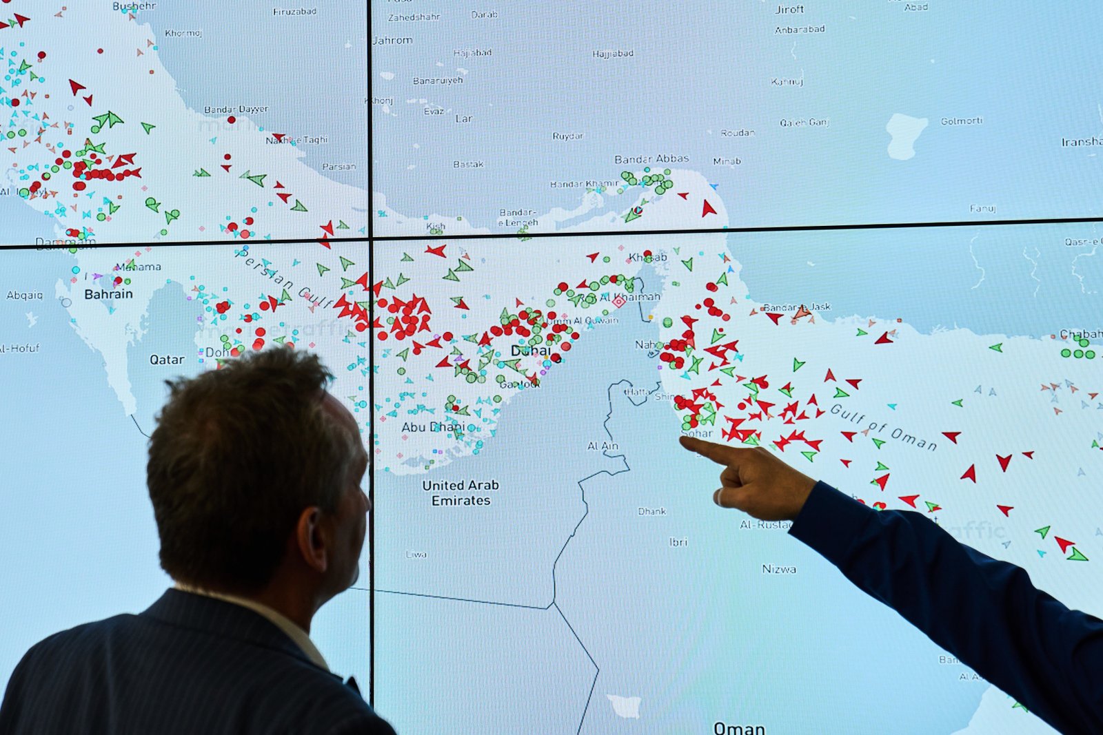 ناقلات تغادر الخليج بعد فتح هرمز وسط حذر ملاحي