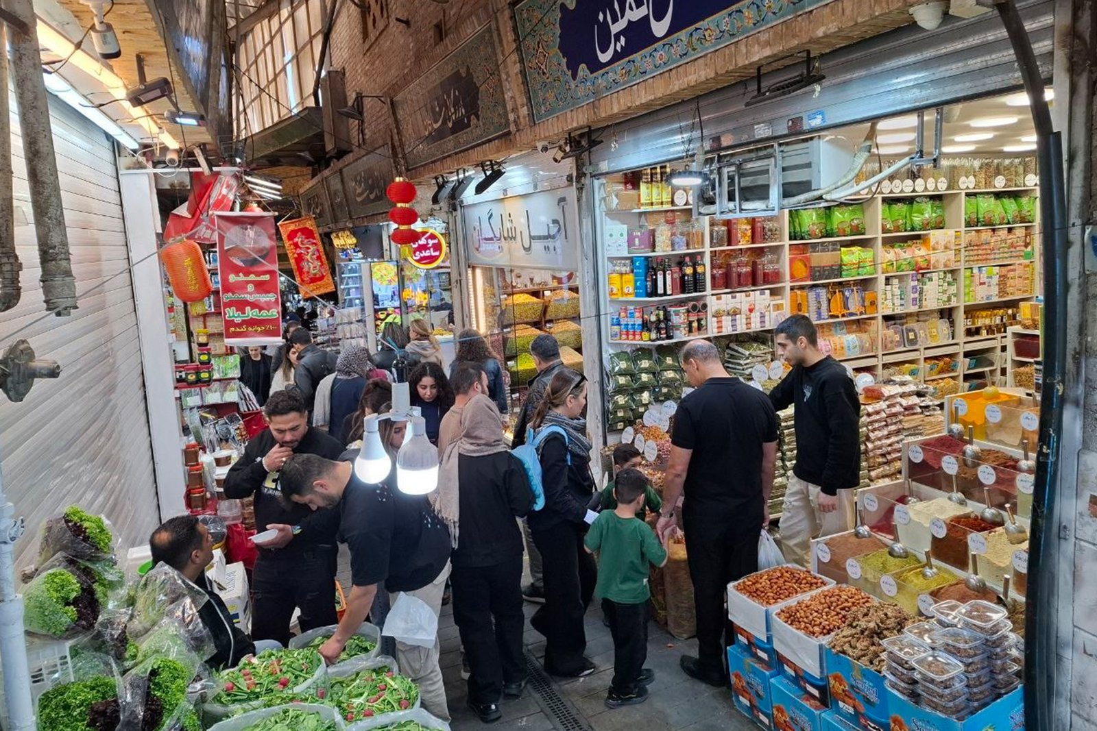 الغلاء يلتهم جيوب الإيرانيين والتضخم عند أعلى مستوى منذ الحرب العالمية...